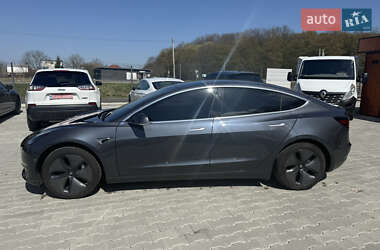 Седан Tesla Model 3 2020 в 