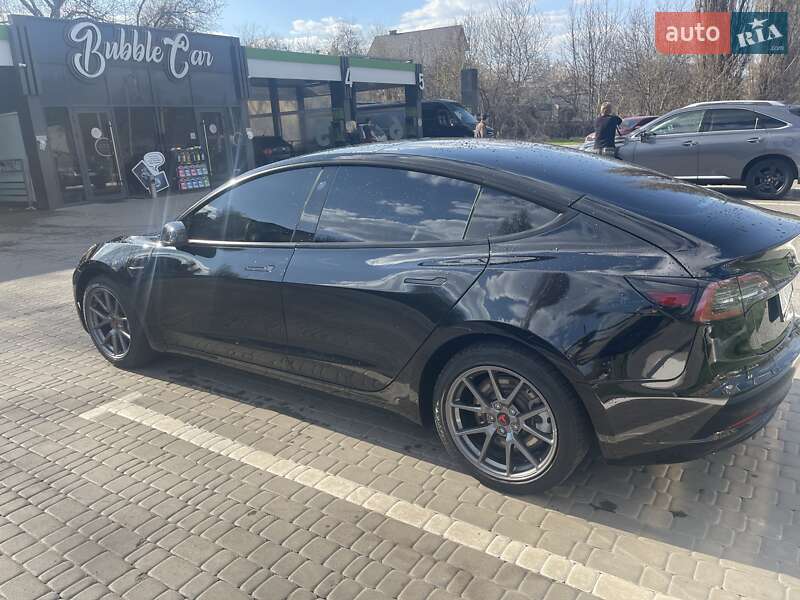 Седан Tesla Model 3 2023 в Харкові