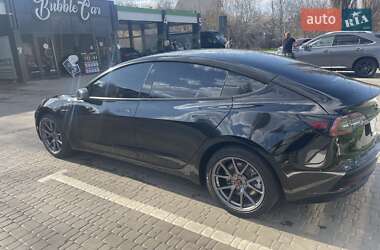 Седан Tesla Model 3 2023 в 