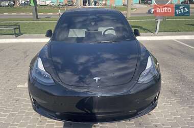 Седан Tesla Model 3 2023 в 