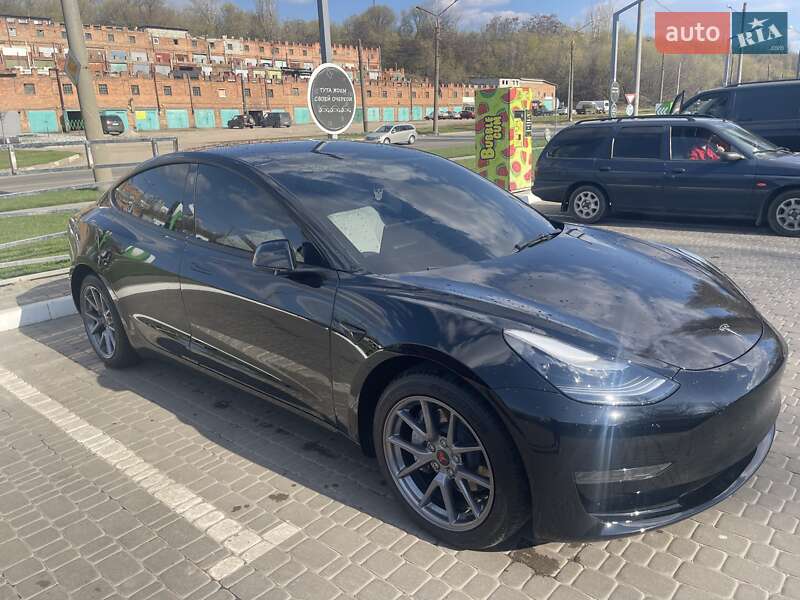 Седан Tesla Model 3 2023 в Харкові
