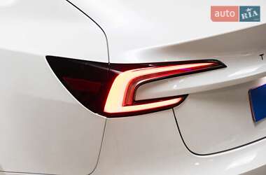Седан Tesla Model 3 2024 в 