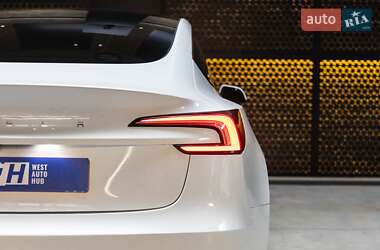 Седан Tesla Model 3 2024 в 