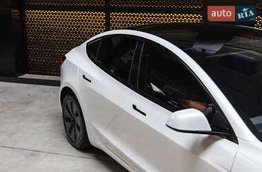 Седан Tesla Model 3 2024 в 
