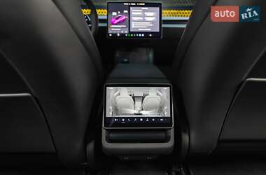 Седан Tesla Model 3 2024 в 