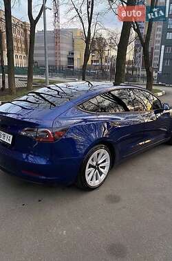 Седан Tesla Model 3 2021 в 