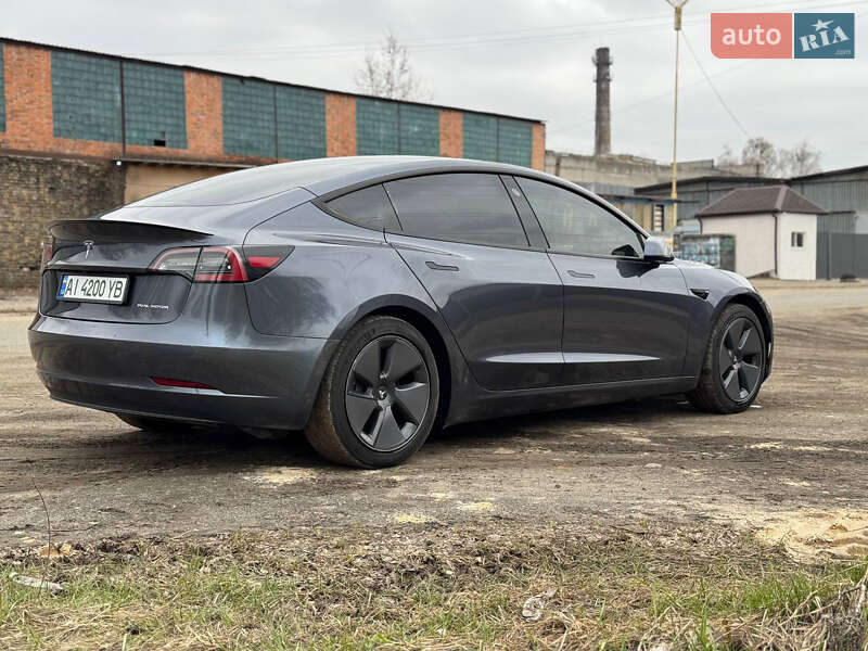 Седан Tesla Model 3 2021 в Буче