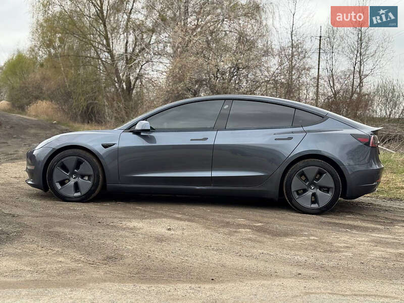 Седан Tesla Model 3 2021 в Буче