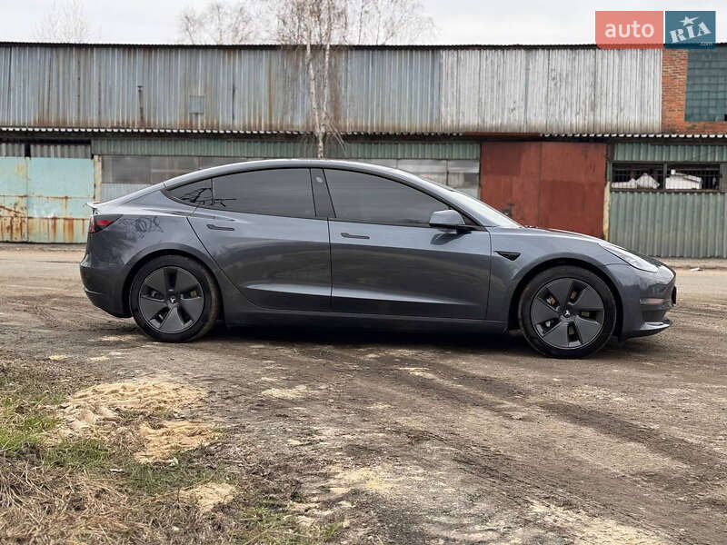 Седан Tesla Model 3 2021 в Буче