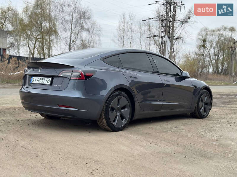 Седан Tesla Model 3 2021 в Буче