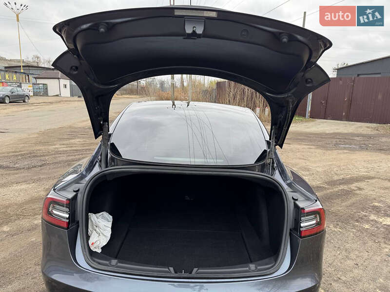 Седан Tesla Model 3 2021 в Буче