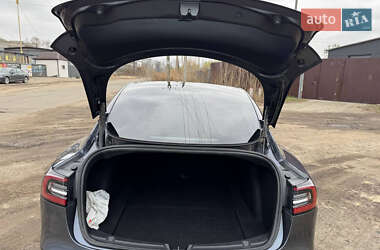 Седан Tesla Model 3 2021 в 