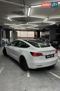 Седан Tesla Model 3 2019 в 