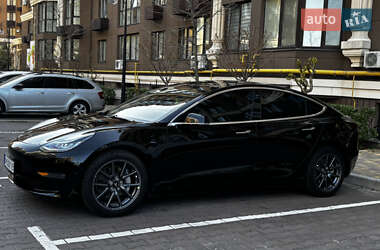 Седан Tesla Model 3 2019 в 