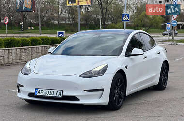 Седан Tesla Model 3 2021 в 