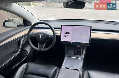 Седан Tesla Model 3 2021 в 