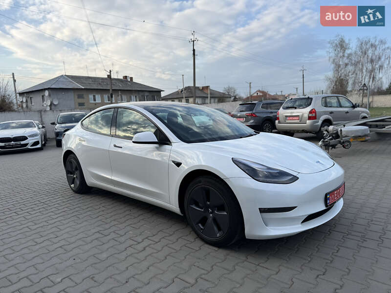 Седан Tesla Model 3 2023 в 
