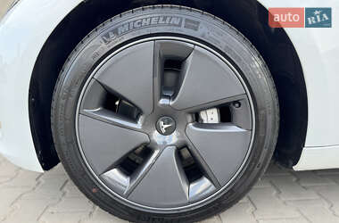 Седан Tesla Model 3 2023 в 