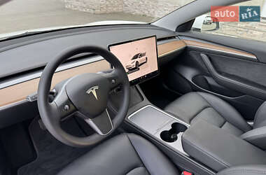 Седан Tesla Model 3 2023 в 