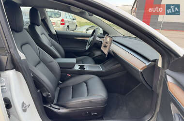 Седан Tesla Model 3 2023 в 