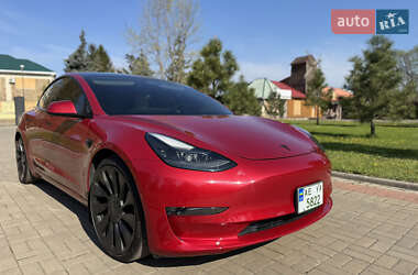 Седан Tesla Model 3 2021 в 
