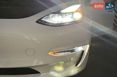 Седан Tesla Model 3 2021 в 