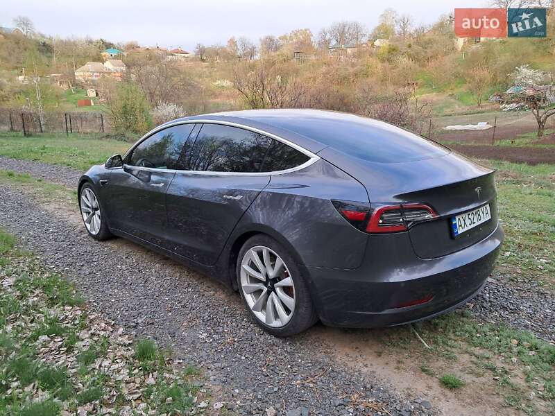 Седан Tesla Model 3 2018 в Харкові