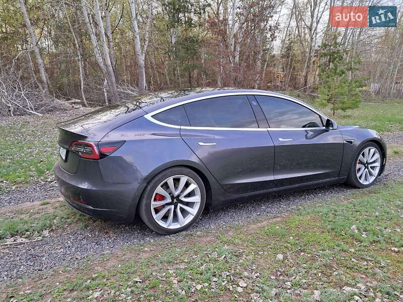 Седан Tesla Model 3 2018 в Харкові