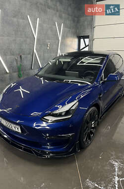 Седан Tesla Model 3 2023 в 