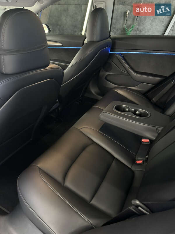 Седан Tesla Model 3 2023 в Білій Церкві