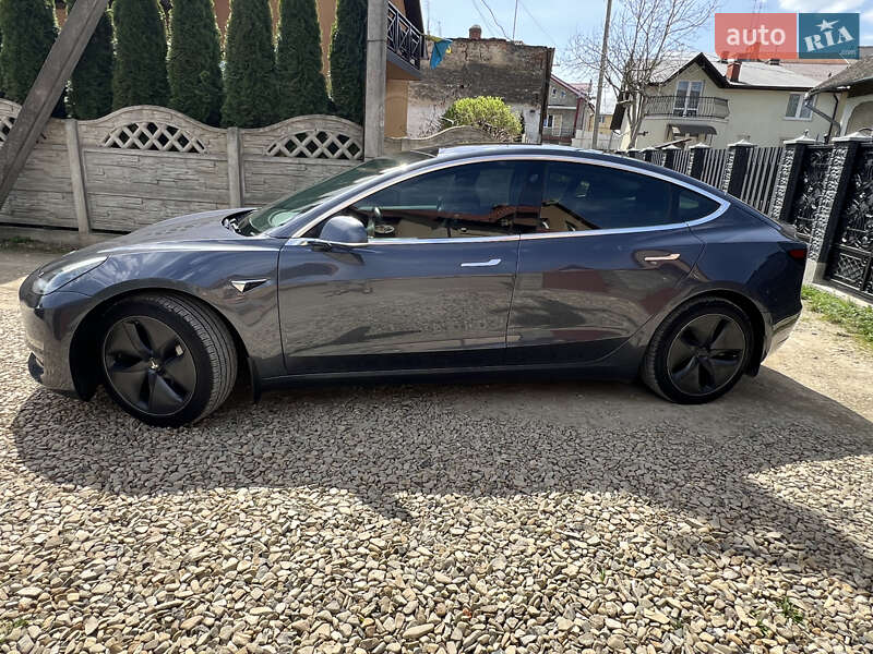 Седан Tesla Model 3 2018 в Самборе