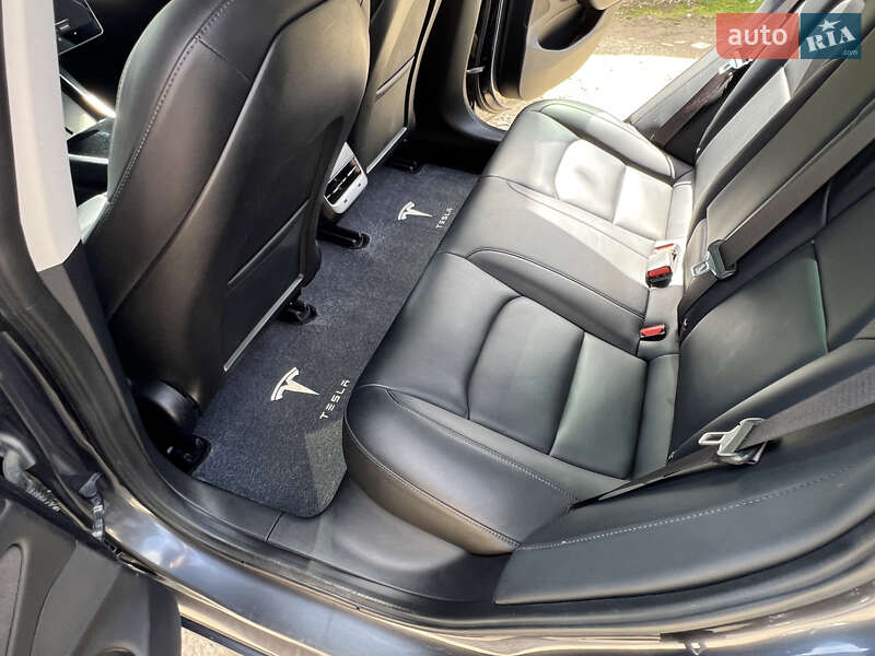 Седан Tesla Model 3 2018 в Самборе