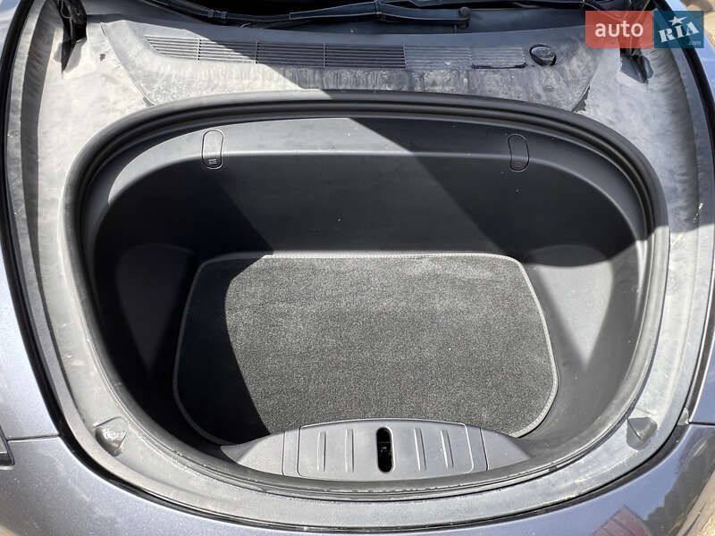 Седан Tesla Model 3 2018 в Самборе