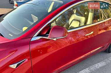 Седан Tesla Model 3 2019 в 