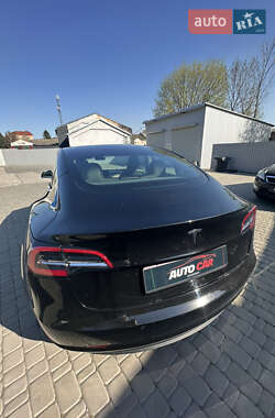 Седан Tesla Model 3 2020 в 