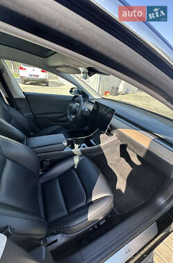 Седан Tesla Model 3 2020 в 