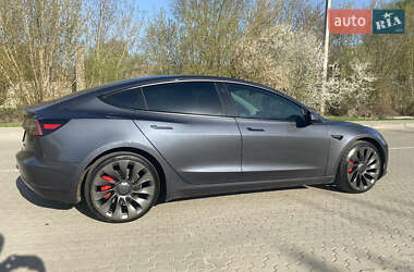 Седан Tesla Model 3 2022 в 