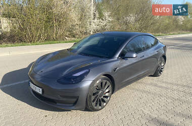 Седан Tesla Model 3 2022 в 