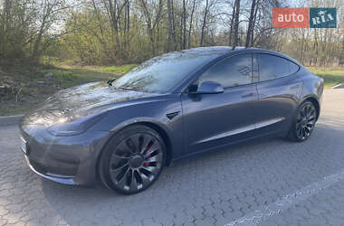 Седан Tesla Model 3 2022 в 