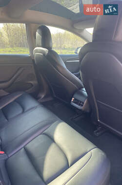 Седан Tesla Model 3 2022 в 