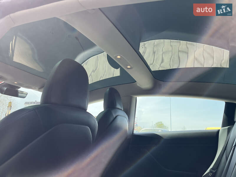 Седан Tesla Model 3 2019 в Стрые