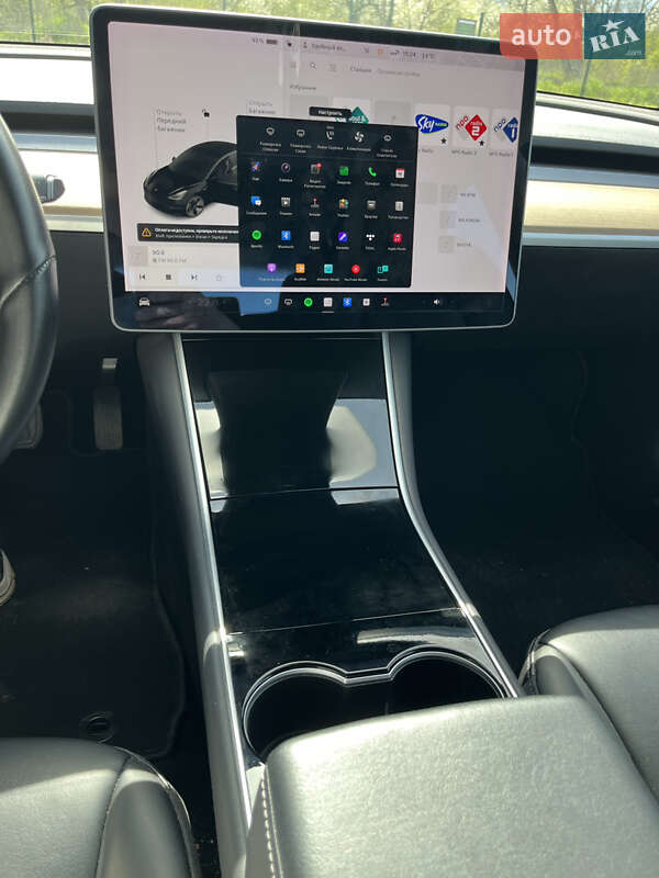 Седан Tesla Model 3 2019 в Стрые