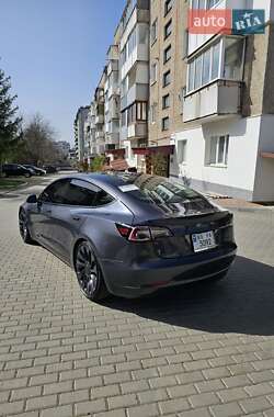 Седан Tesla Model 3 2022 в 