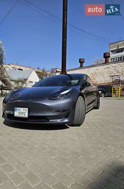 Седан Tesla Model 3 2022 в 