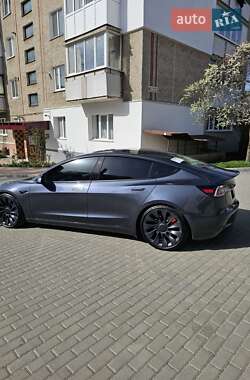 Седан Tesla Model 3 2022 в 