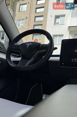 Седан Tesla Model 3 2022 в 
