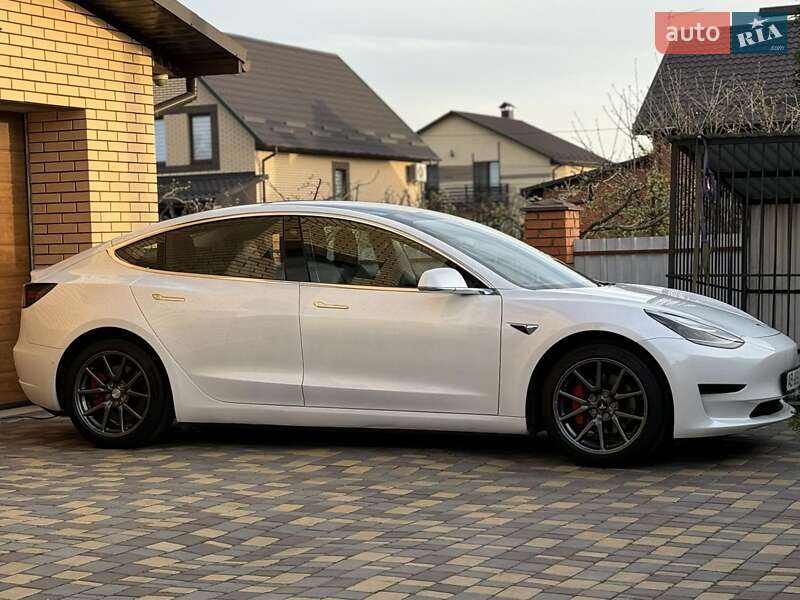 Седан Tesla Model 3 2020 в Вінниці