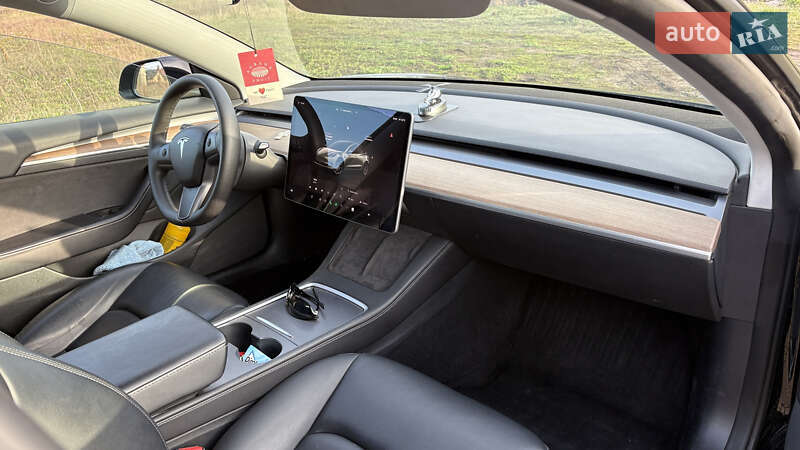 Седан Tesla Model 3 2022 в Виннице