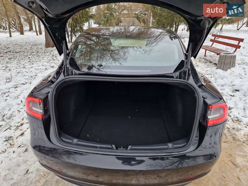 Седан Tesla Model 3 2018 в Ровно