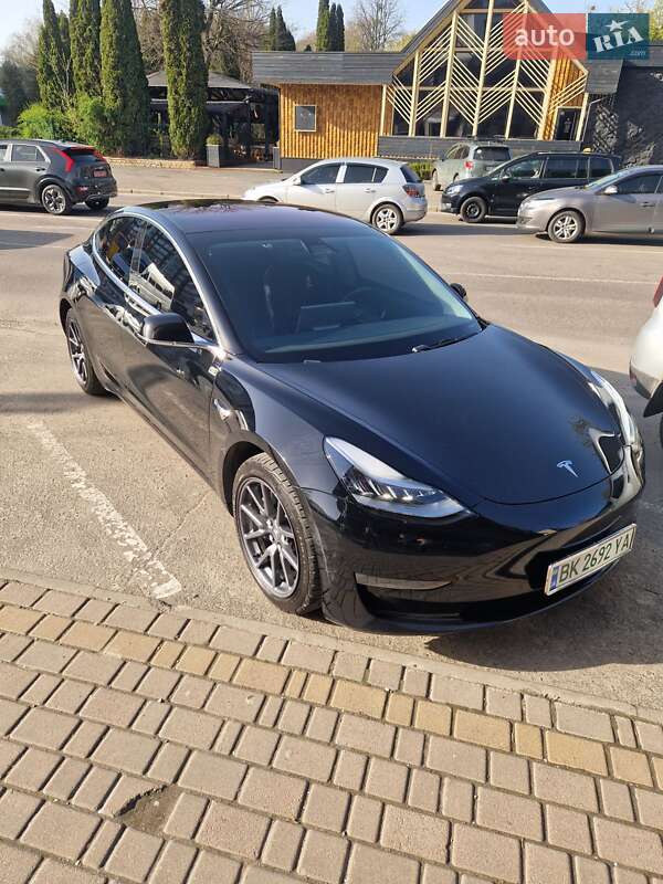 Седан Tesla Model 3 2018 в 